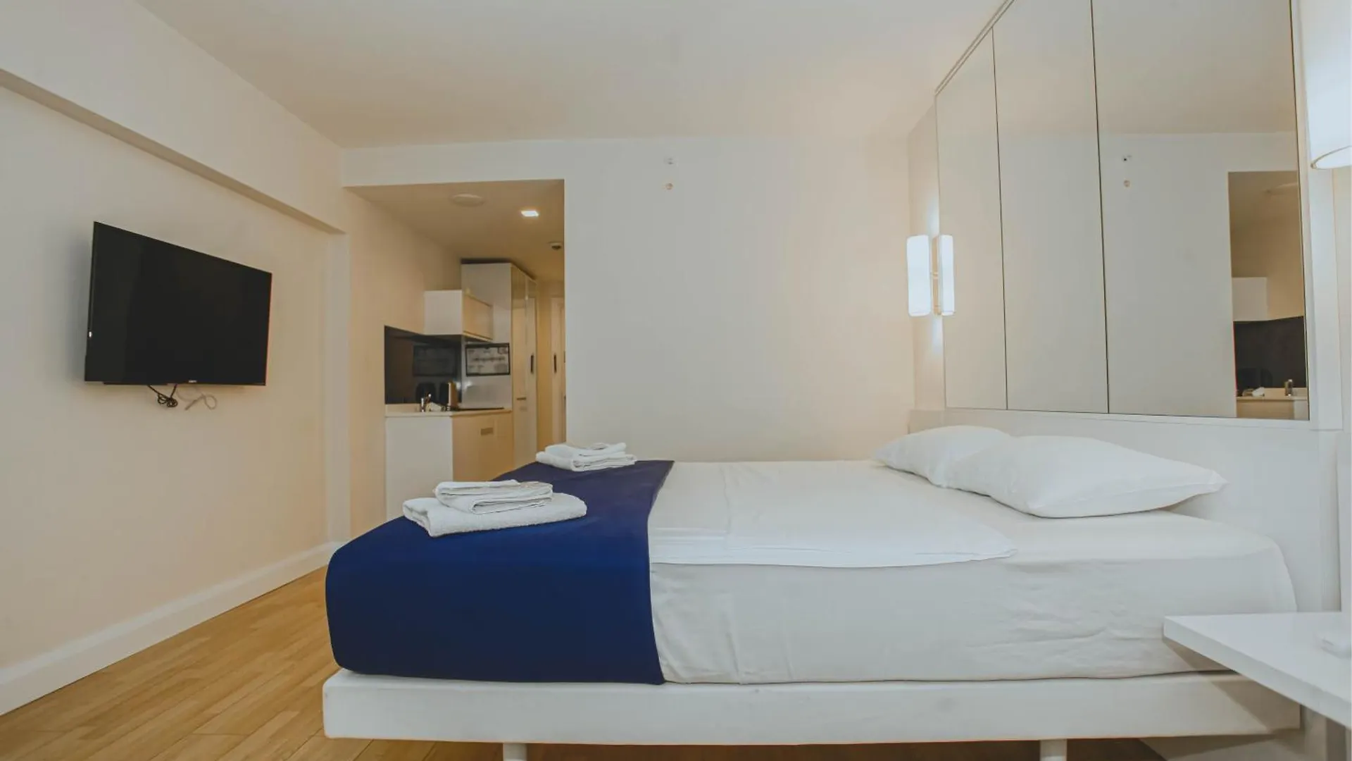 Room Number 1922 باتومي 0*,